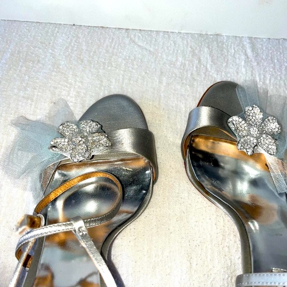 Badgley Mischka silver flower heels - Picture 9 of 10